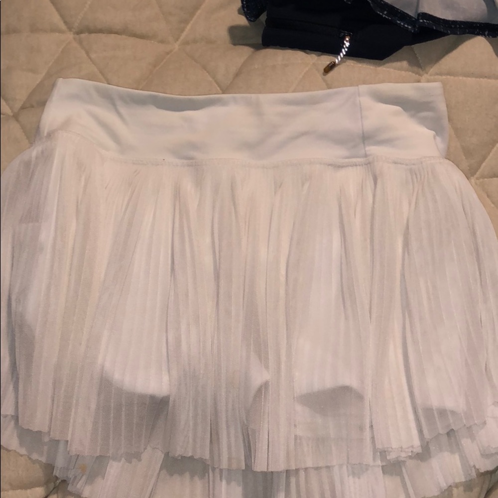 Lululemon white tennis skirt size 4